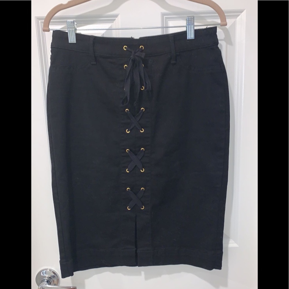 Black Pencil Skirt: Size 8
